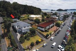 Paihia Place Cottage courtyard